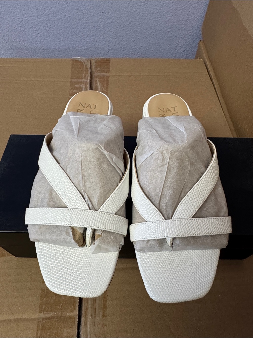 Naturalizer Precious Womens Faux Leather Thong Slide Sandals